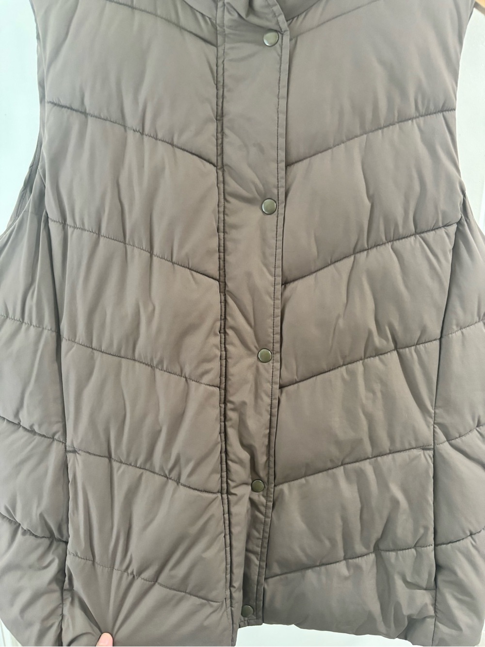 GAP Button Down Quilted Puffer Vest in Chocolate Brown - Picture 3 of 8